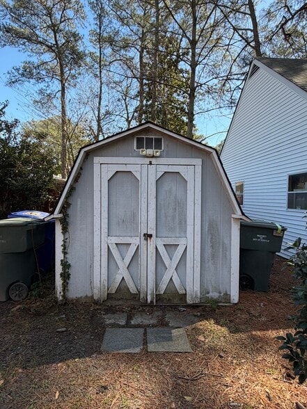 Building Photo - 161 Blades St