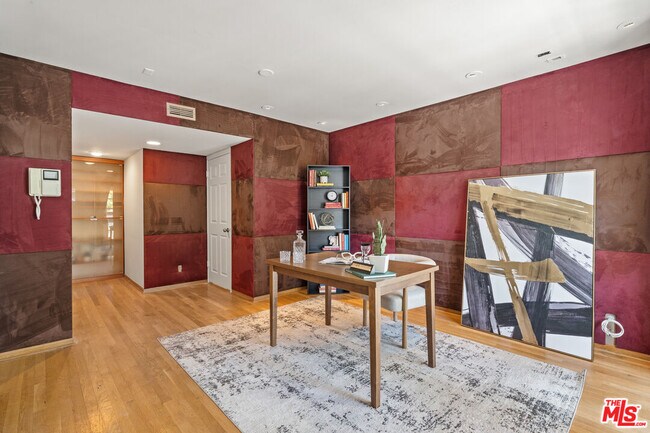 Building Photo - 8781 Lookout Mountain Ave