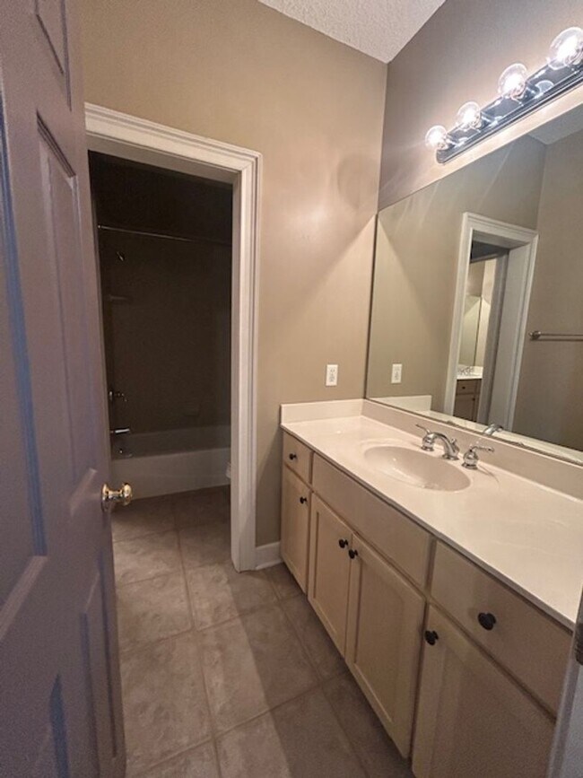 Building Photo - Spacious Single Family Home with Great Backyard!