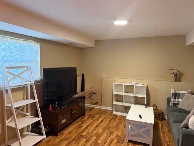 Building Photo - 301 Cherrywood Ct