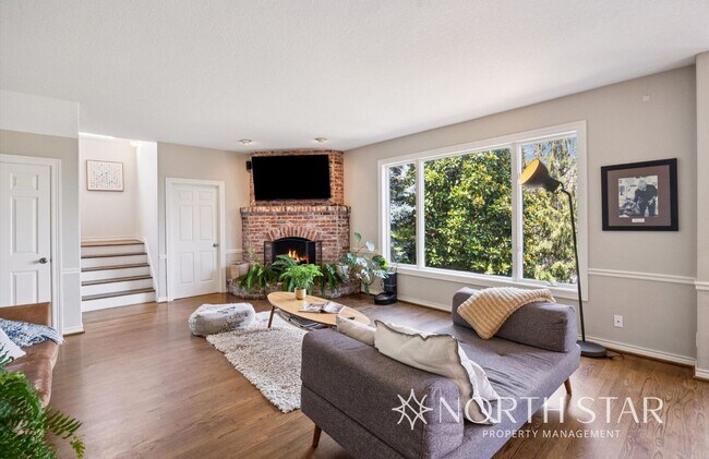 Building Photo - Beautiful Home with Mountain Views in the ...
