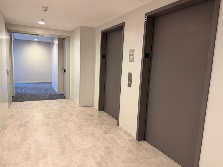 Building Photo - 2 Earhart St