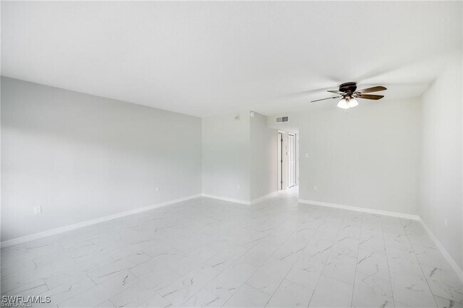 Building Photo - 3225 E Riverside Dr