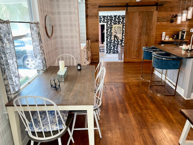 over sized kitchen with all major appliances - 3319 W Paul Ave