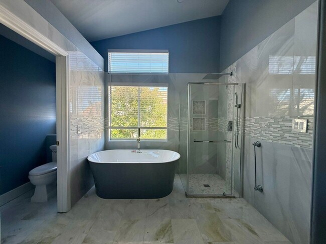 Building Photo - EPIC REA - Fully Renovated 5BR/3BA Home in...