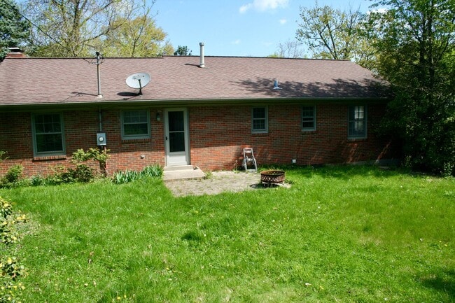 Building Photo - Lansdowne home with easy access to Nicholasville Rd  260602