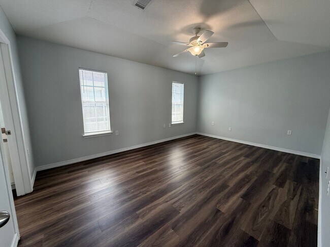 Building Photo - Pensacola - Springfield - 3 bedroom, 2 bathroom