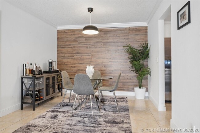Building Photo - 6287 Bay Club Dr