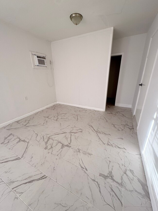 Building Photo - 3010 McCrarey Dr