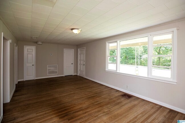 Building Photo - 628 Sharon Blvd