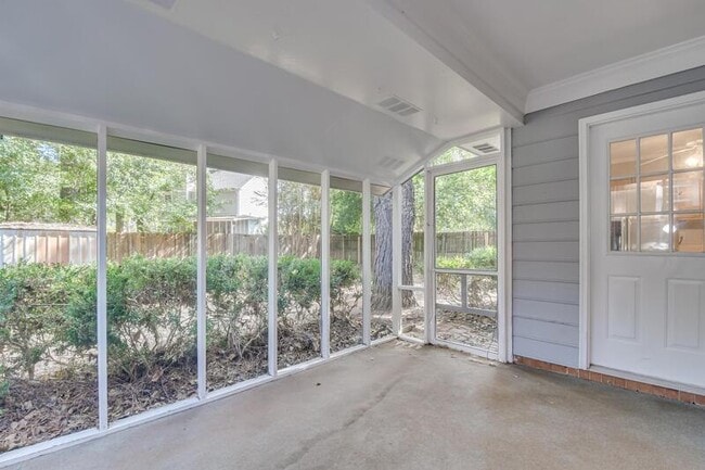 Building Photo - 2453 Riverlook Dr