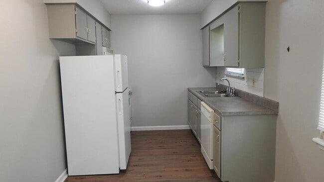 Building Photo - 408 NE Westwind Dr