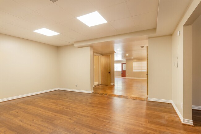 Building Photo - 2098 Harland Dr
