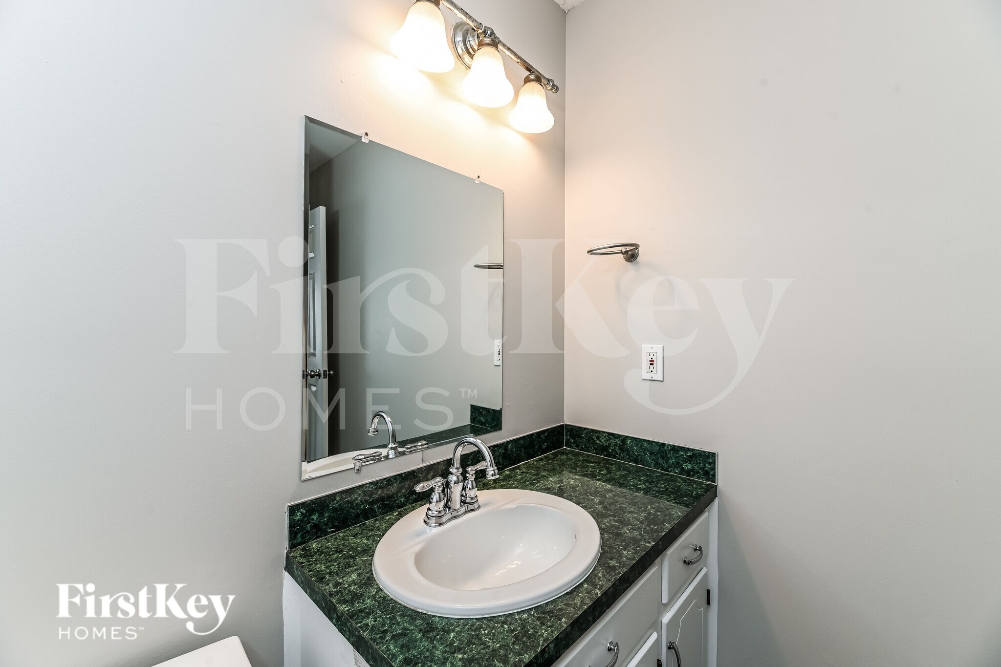 Building Photo - 118 Wilton St