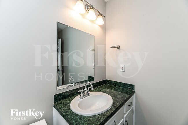 Building Photo - 118 Wilton St