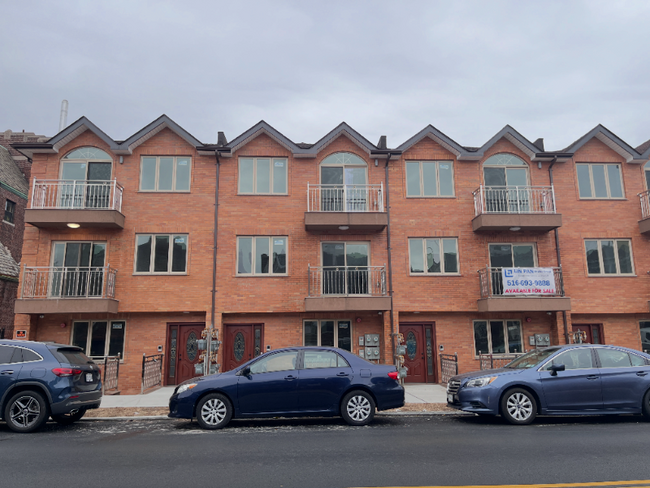 Building Photo - 39-58 58th St