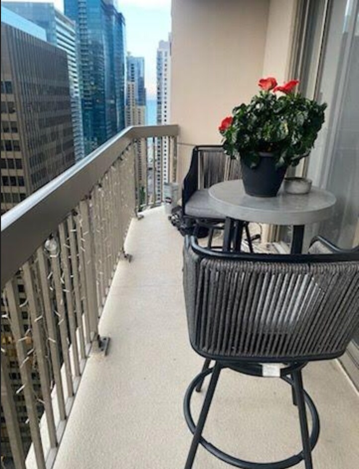 Building Photo - 222 N Columbus Dr