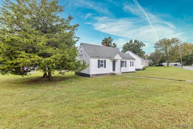 Building Photo - Newly Renovated 4-Bedroom Home in Town of ...