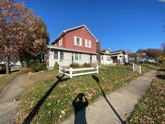 Primary Photo - 2702 E 18th St