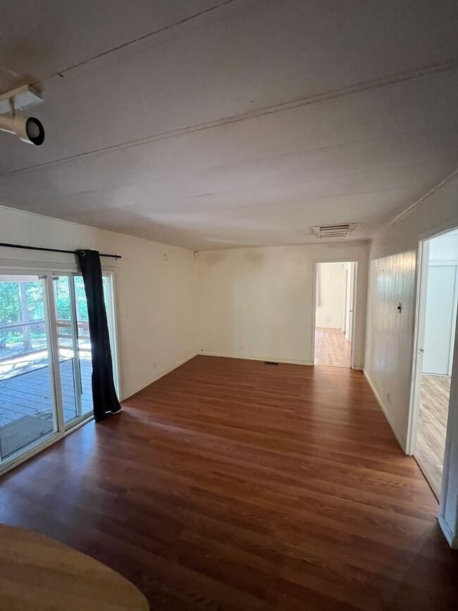 Building Photo - Magalia Home for rent, 1 car garage, 2 bed...