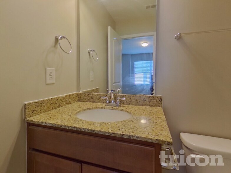 Building Photo - 2037 St Augustine Pl