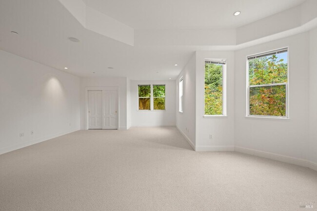 Building Photo - 10 Warrens Way