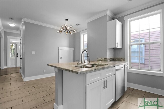 Building Photo - 608 W 37th St