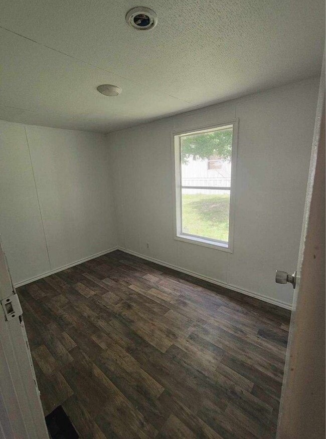 Building Photo - Cozy Retreat in Rusk, TX – Mobile Home for...