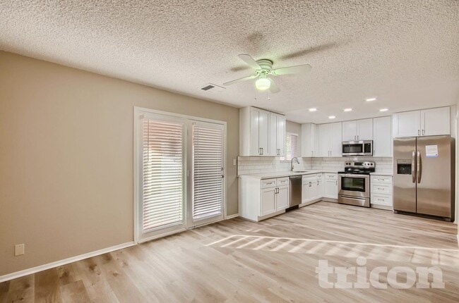 Building Photo - 452 S Johnson