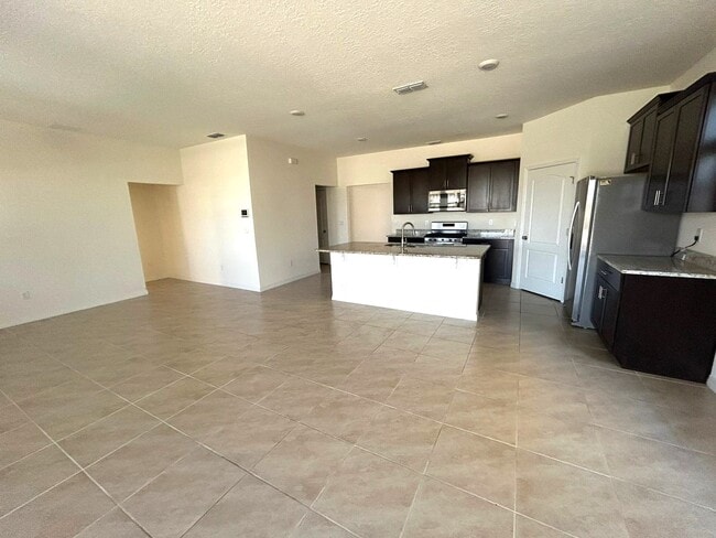 Building Photo - 7604 Oakmoss Loop