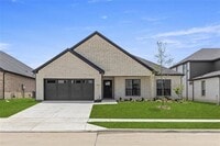 Building Photo - 304 Community Dr