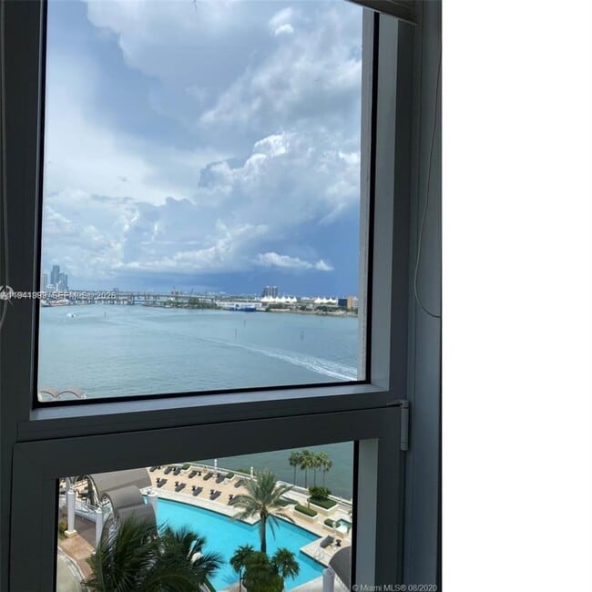 Building Photo - 808 Brickell Key Dr