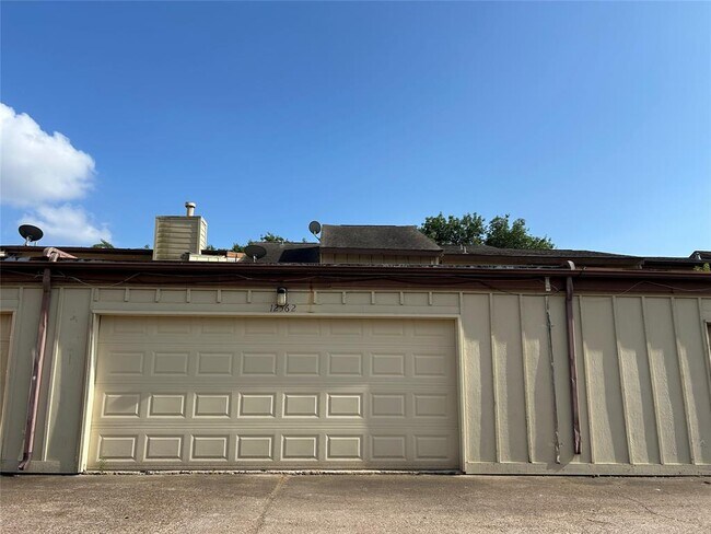 Building Photo - 12562 Newbrook Dr