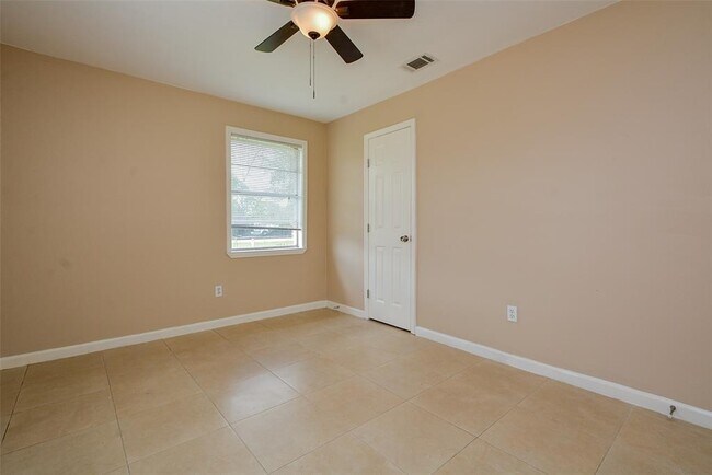 Building Photo - 16326 Cypress Bend Dr