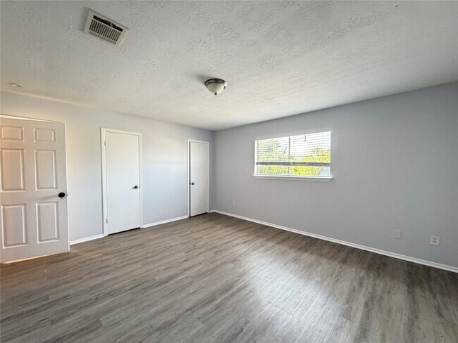 Building Photo - 11545 Beechnut St