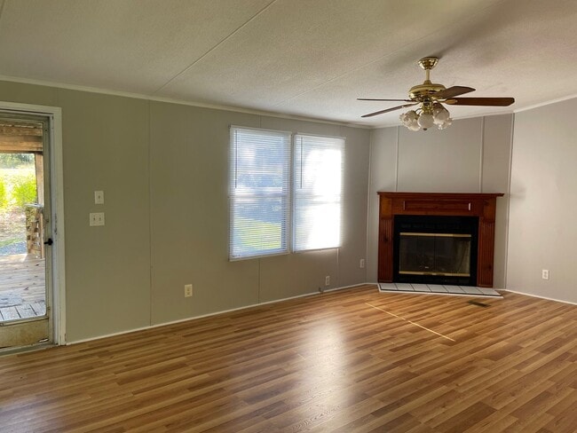 Building Photo - 3 BED, 2 BATH MOBILE HOME