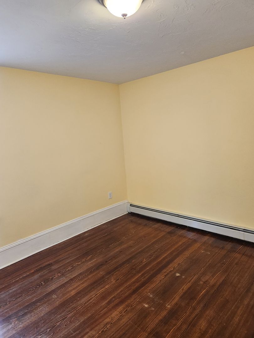 Building Photo - 10 Weeks St