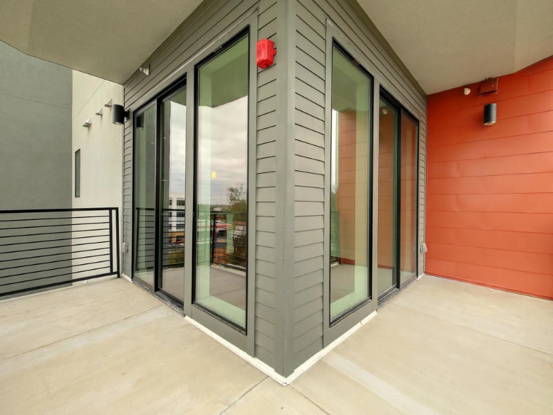 Building Photo - 1615 E 7th St