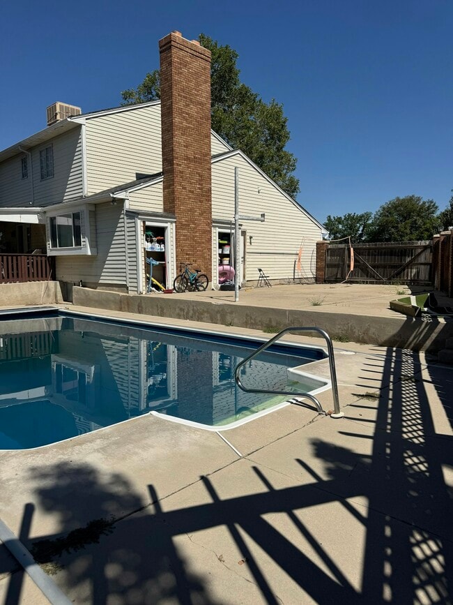 Building Photo - 1242 E Eastridge Cir