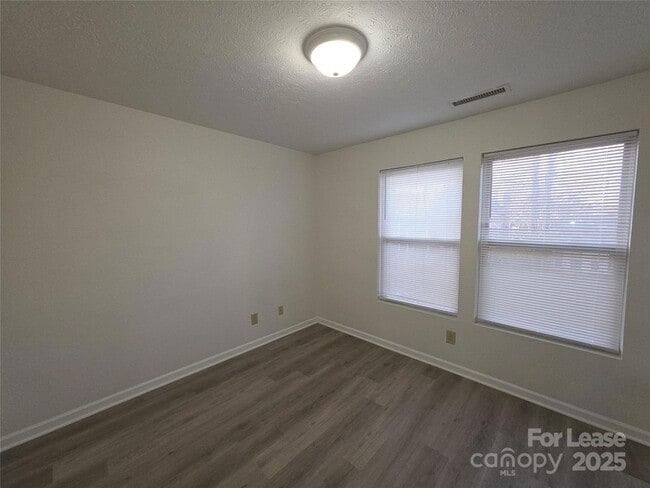 Building Photo - 7014 Sycamore Grove Ct