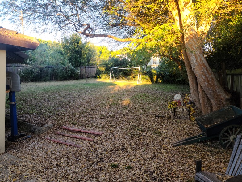 Rear fenced yard - 1116 Via Nogales