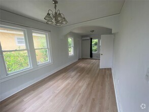 Building Photo - 1350 SW 13th St