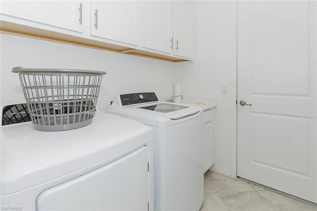 Building Photo - 5938 Berwick Ln