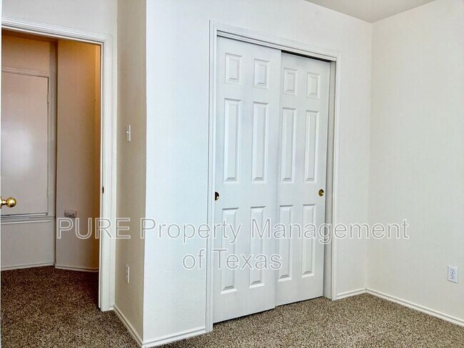 Building Photo - 708 Jane Austen Trail