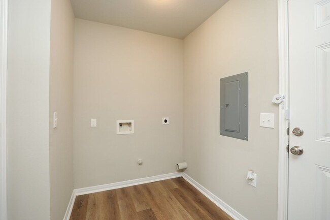 Building Photo - 2 bed / 1 bath home in Waller County. Move...