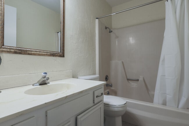 Building Photo - 10014 Stratmore Cir