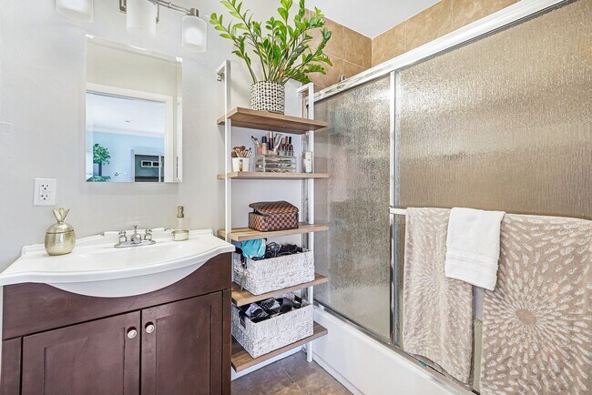 Building Photo - A beautiful  home in North Hollywood is no...