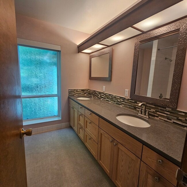 Building Photo - Private Bainbridge Island Retreat with Acreage & Modern Comforts