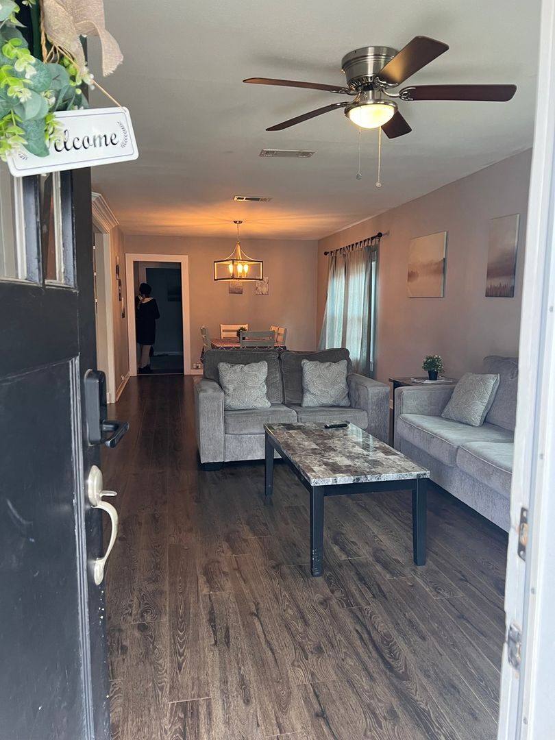 Building Photo - 1024 Cleckler Ave