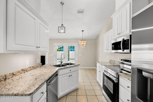 Building Photo - 615 Poinsettia Ct